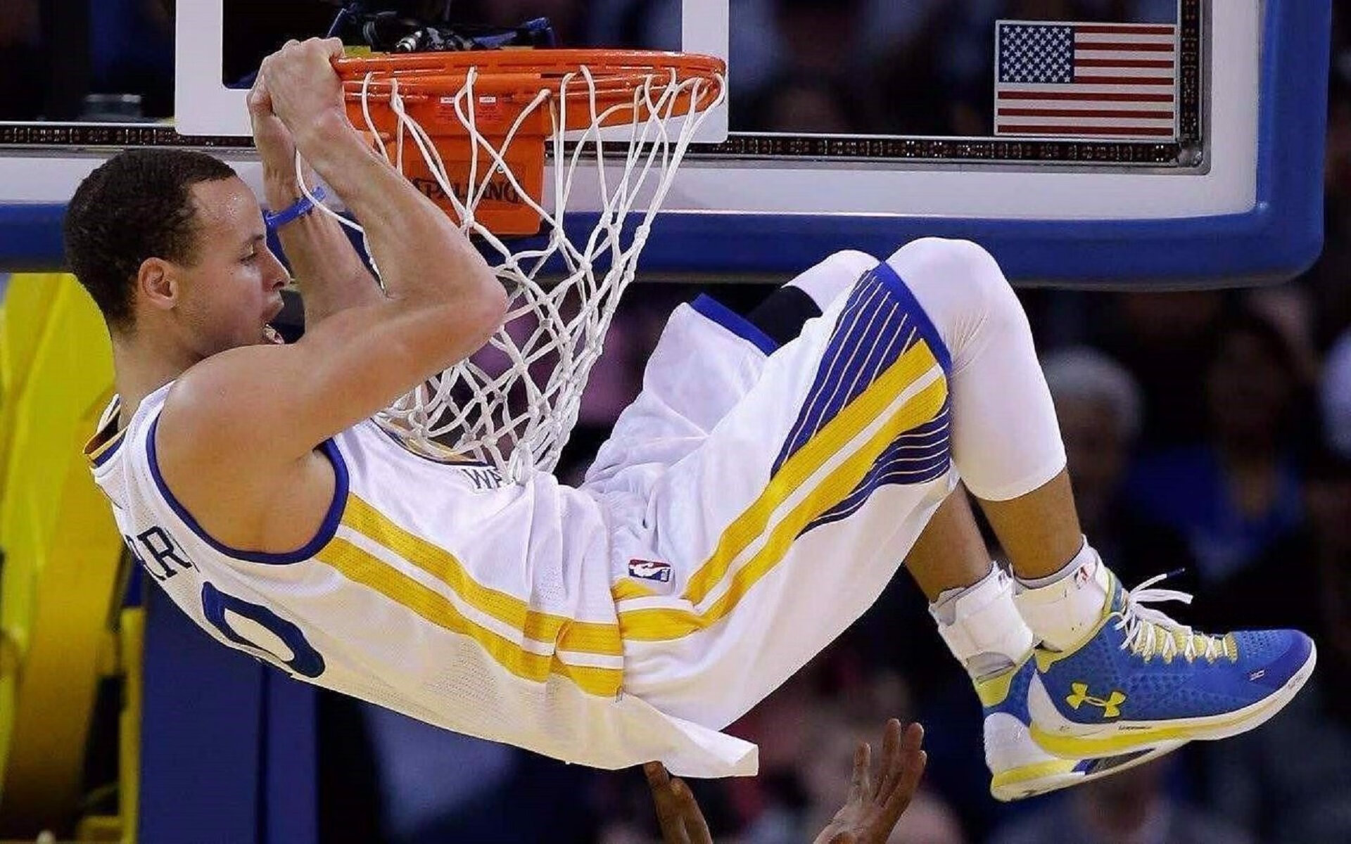 开云app下载-VAR判罚再引争议，本菲卡对阵内马尔，裁判点球决定掀起足坛风波，VAR争议点球判罚引爆本菲卡vs内马尔之战